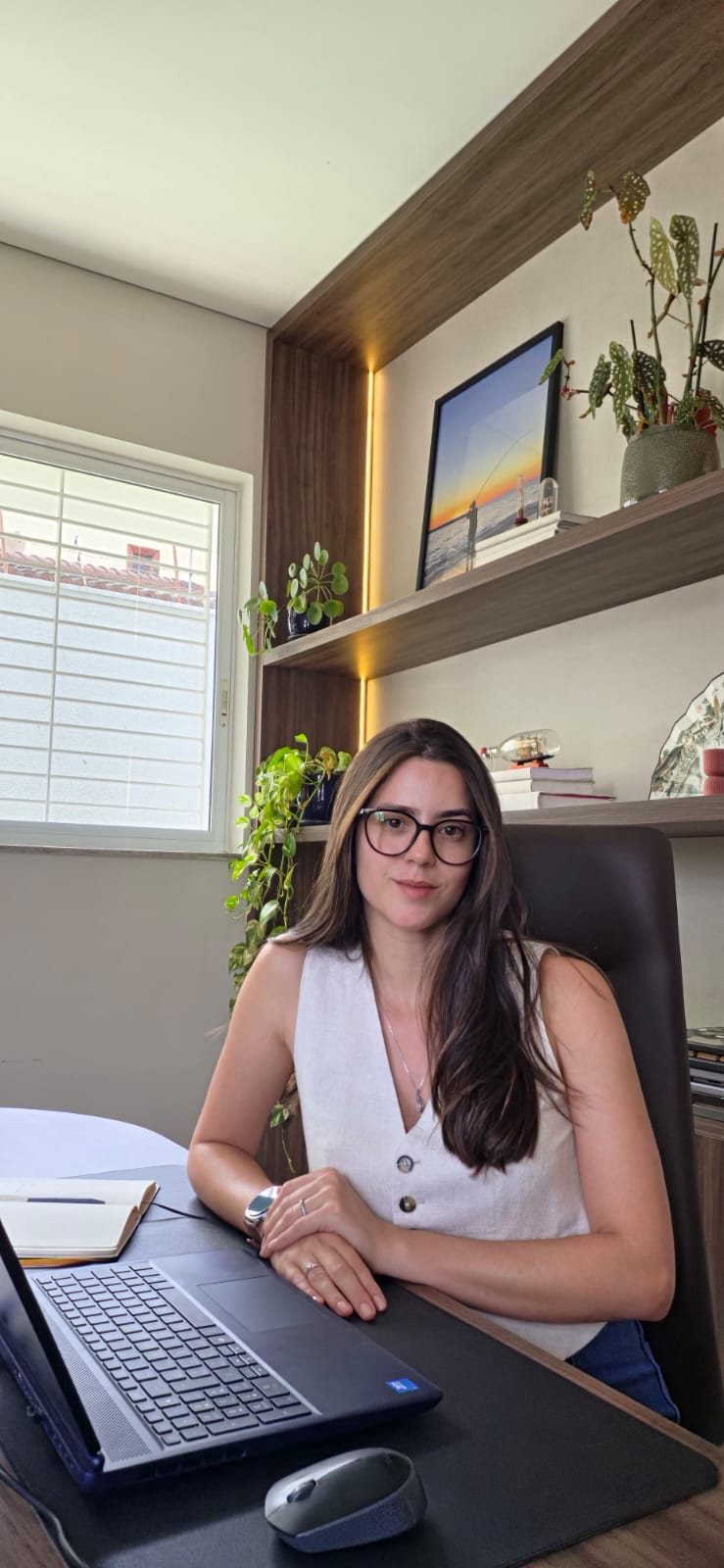 Tatiana Lima em seu escritório